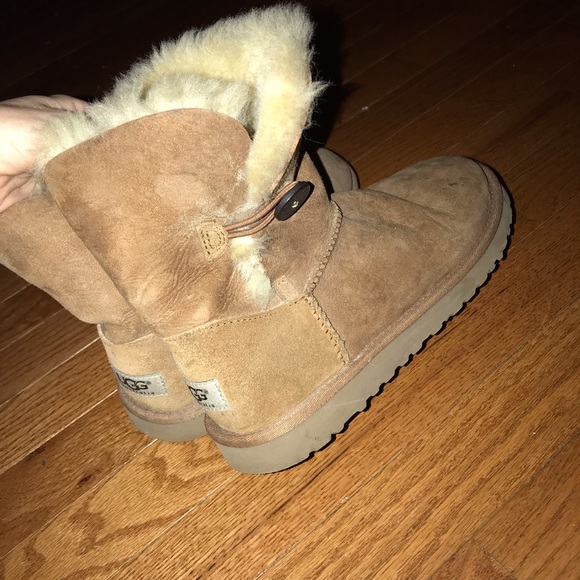 Bailey button Uggs - Picture 3 of 3